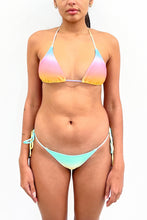 Load image into Gallery viewer, Model Front: Blueman Top Top Tahity Degrade Mentos