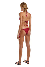 Load image into Gallery viewer, Model Back: Blueman Top Top Tahity Perola Vermelho