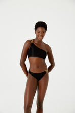 Load image into Gallery viewer, Model Front: Blueman Top Top Textura Wavy Shine Preto