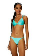 Load image into Gallery viewer, Model Front: Blueman Top Top Turquesa Drops