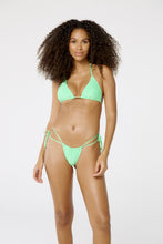 Load image into Gallery viewer, Model Front: Blueman Top Top Wave Liso Neon Verde