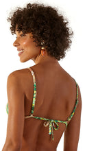 Load image into Gallery viewer, Model Back: Blueman Top Top Show Waimea
