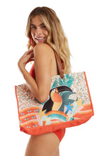 Load image into Gallery viewer, Model Front: Blueman Beach Bag Bolsa Alca Ilhos Tropical Mess
