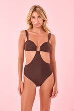 Load image into Gallery viewer, Model Front: Blueman One-Piece Marrom Quenia

