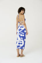 Load image into Gallery viewer, Model Back: Blueman Beach Top Blusa Top Cropped Degage Cerise
