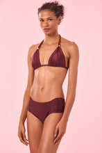 Load image into Gallery viewer, Model Front: Blueman Top Top Vinho Prado
