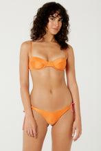 Load image into Gallery viewer, Model Front: Blueman Set Chandon Fada Laranja
