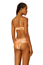 Load image into Gallery viewer, Image 05: Blueman Top Top Florest-Salmao Bardot
