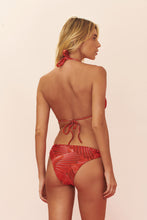 Load image into Gallery viewer, Model Back: Blueman Bottom Bottom Guara Cuba
