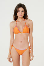 Load image into Gallery viewer, Model Front: Blueman Top Top Foam Dotted Tahity Laranja
