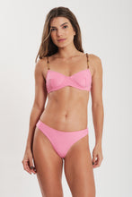 Load image into Gallery viewer, Model Front: Blueman Bottom Bottom Rosa Arriba
