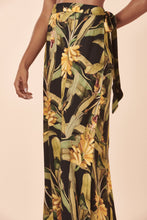Load image into Gallery viewer, Image 05: Blueman Beach Skirt Musa Mambo
