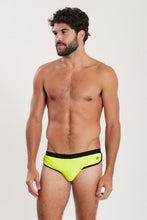 Load image into Gallery viewer, Model Front: Blueman Sunga / Boxer Sunga Miami Liso Verde
