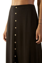 Load image into Gallery viewer, Image 04: Blueman Beach Skirt Talia Preto
