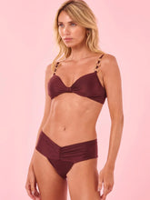 Load image into Gallery viewer, Model Front: Blueman Bottom Bottom Australia Brown
