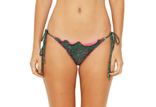 Load image into Gallery viewer, Model Front: Blueman Bottom Bottom Mel Coqui
