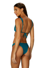 Load image into Gallery viewer, Model Back: Blueman Bottom Bottom Azul Ubatuba
