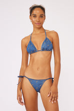 Load image into Gallery viewer, Model Front: Blueman Bottom Bottom Jeans Lacinho-Vies
