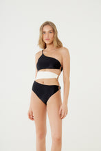 Load image into Gallery viewer, Model Front: Blueman One-Piece Maio Missy Color Ver24 Preto
