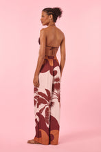 Load image into Gallery viewer, Model Back: Blueman Beach Trousers Kauai Calca Barrado

