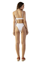 Load image into Gallery viewer, Model Back: Blueman Top Top Light Branco
