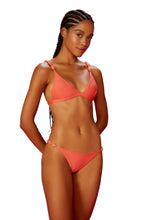 Load image into Gallery viewer, Model Front: Blueman Bottom Bottom Salmao Drops
