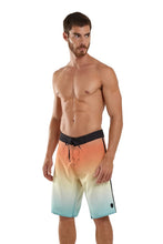 Load image into Gallery viewer, Model Front: Blueman Boardshort Bermuda Maxi Vies Espirito Solar
