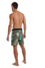 Load image into Gallery viewer, Model Back: Blueman Boardshort Bermuda Midi Pkt Praia Florestinha Verde
