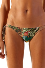 Load image into Gallery viewer, Model Front: Blueman Bottom Bottom Angel Iceberg Gaya
