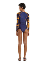 Load image into Gallery viewer, Model Back: Blueman Bottom Bottom Board Bold Leafs
