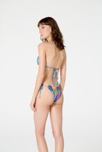 Load image into Gallery viewer, Model Back: Blueman Bottom Bottom Coracao Indio
