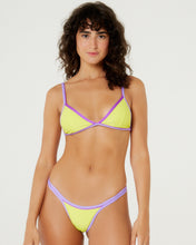 Load image into Gallery viewer, Model Front: Blueman Bottom Bottom Dance Amarelo
