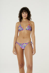 Model Front: Blueman Bottom Bottom Egito Nicole Apiculae