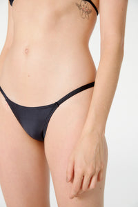 Image 06: Blueman Bottom Bottom Floral Crochet Preto