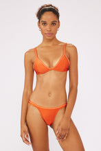 Load image into Gallery viewer, Model Front: Blueman Bottom Bottom Laranja Dance-Pesponto
