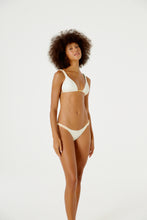 Load image into Gallery viewer, Model Front: Blueman Bottom Bottom Malibu Bordado Off White
