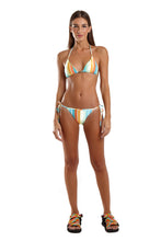 Load image into Gallery viewer, Model Front: Blueman Bottom Bottom New Db Delta Granita
