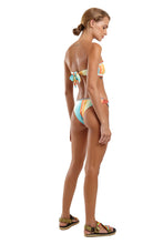 Load image into Gallery viewer, Model Back: Blueman Bottom Bottom Recifes Granita
