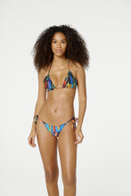 Load image into Gallery viewer, Model Front: Blueman Bottom Bottom Tahiti Tupinamba
