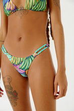 Load image into Gallery viewer, Image 06: Blueman Bottom Bottom Ubatuba Banana Pop
