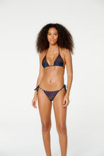 Load image into Gallery viewer, Model Front: Blueman Bottom Bottom Wave Delta Raios Degrade
