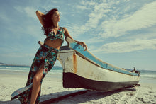 Load image into Gallery viewer, Image 04: Blueman Beach Top Cropped Isla
