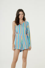 Load image into Gallery viewer, Model Front: Blueman Beach Playsuits / Rompers Macaquinho Detalhe Lateral Sistere
