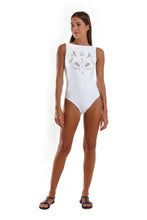 Load image into Gallery viewer, Model Front: Blueman One-Piece Maio Body Folia Richelieu Perola
