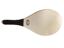Load image into Gallery viewer, Model Front: Blueman Beach Bat Raquete Slim Verao Branco
