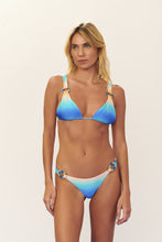 Load image into Gallery viewer, Model Front: Blueman Set Set Degrade-Summer Ubatuba Ubatuba
