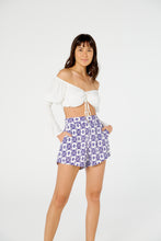 Load image into Gallery viewer, Model Front: Blueman Beach Short Short Curto Alfaiataria Tribal
