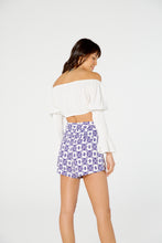 Load image into Gallery viewer, Model Back: Blueman Beach Short Short Curto Alfaiataria Tribal
