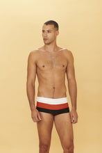 Load image into Gallery viewer, Model Front: Blueman Sunga / Boxer Sunga Army Crepusculo Laranja
