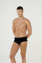 Load image into Gallery viewer, Model Front: Blueman Sunga / Boxer Sunga Country Preto
